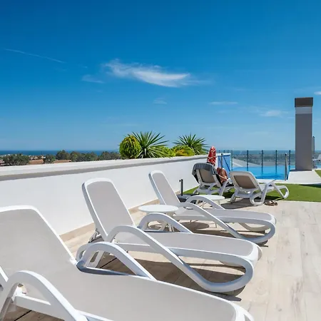 New Stylish Sunny Escape W Terrace & Pool Apartment *