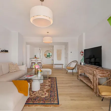 New Stylish Sunny Escape W Terrace & Pool *