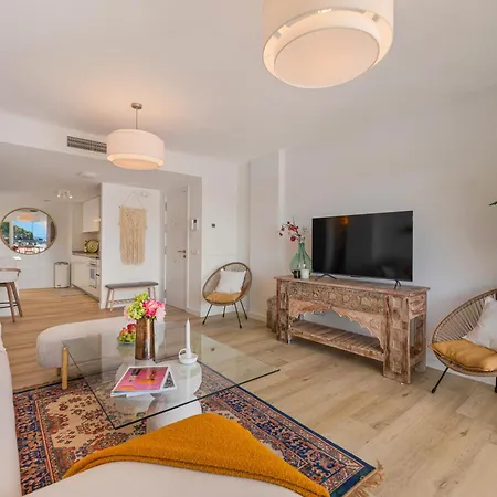 Apartment New Stylish Sunny Escape W Terrace & Pool Marbella