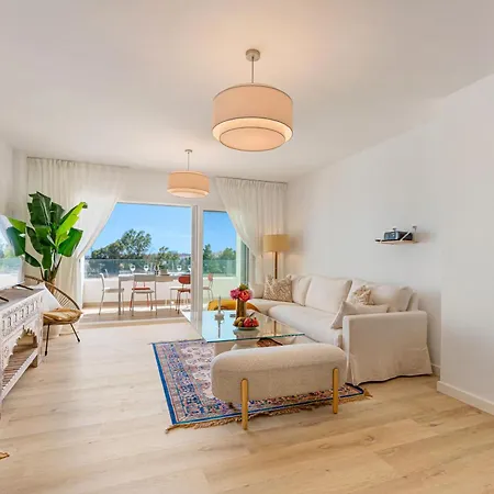 New Stylish Sunny Escape W Terrace & Pool Apartment