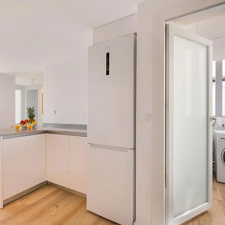 Apartment New Stylish Sunny Escape W Terrace & Pool Marbella