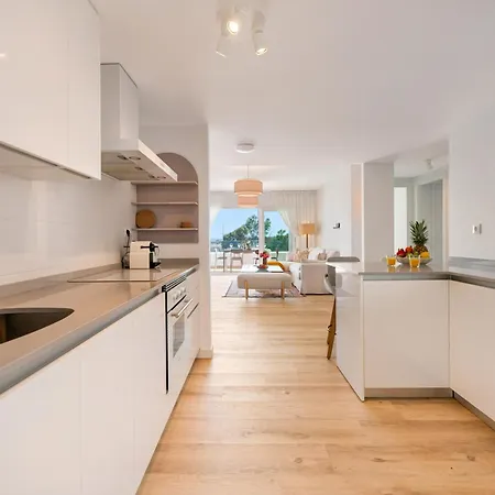 Apartment New Stylish Sunny Escape W Terrace & Pool *