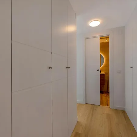 New Stylish Sunny Escape W Terrace & Pool Apartment *