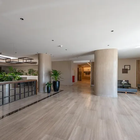 New Stylish Sunny Escape W Terrace & Pool *