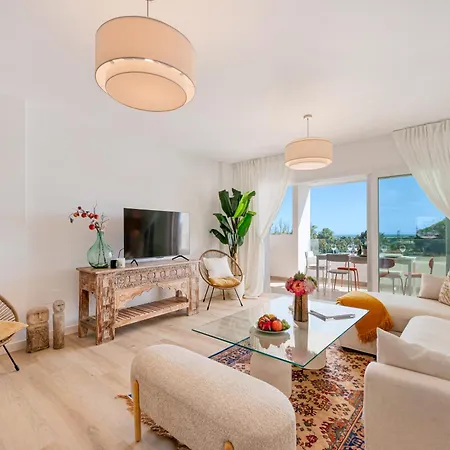 New Stylish Sunny Escape W Terrace & Pool Apartment *