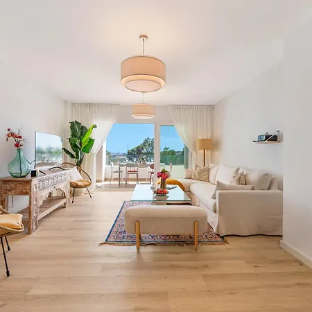 Apartment New Stylish Sunny Escape W Terrace & Pool *