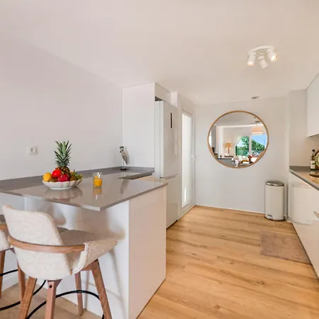 New Stylish Sunny Escape W Terrace & Pool Marbella