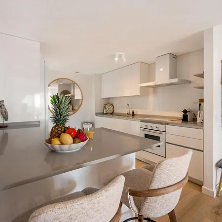 Apartment New Stylish Sunny Escape W Terrace & Pool