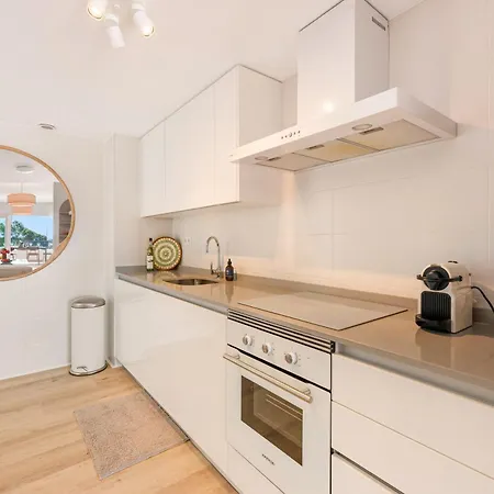 New Stylish Sunny Escape W Terrace & Pool Apartment *