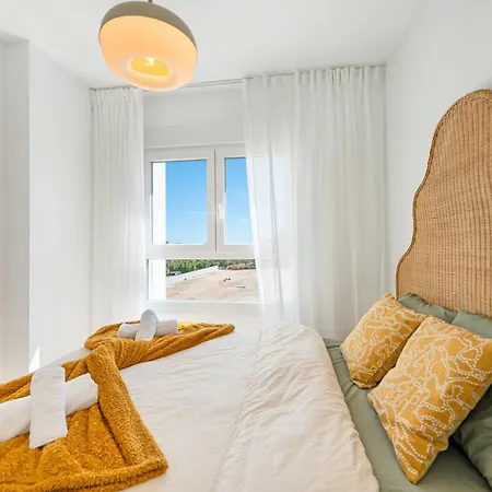Apartment New Stylish Sunny Escape W Terrace & Pool *