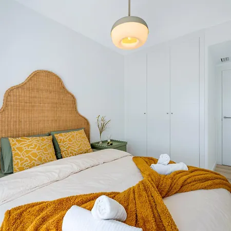 Apartment New Stylish Sunny Escape W Terrace & Pool *
