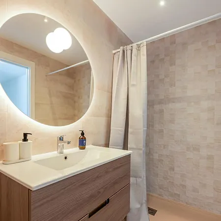 New Stylish Sunny Escape W Terrace & Pool Apartment *
